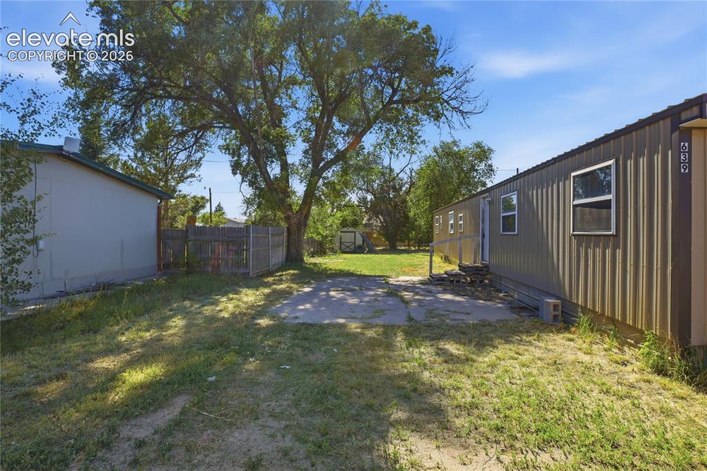 Image 2 of 21: Yard