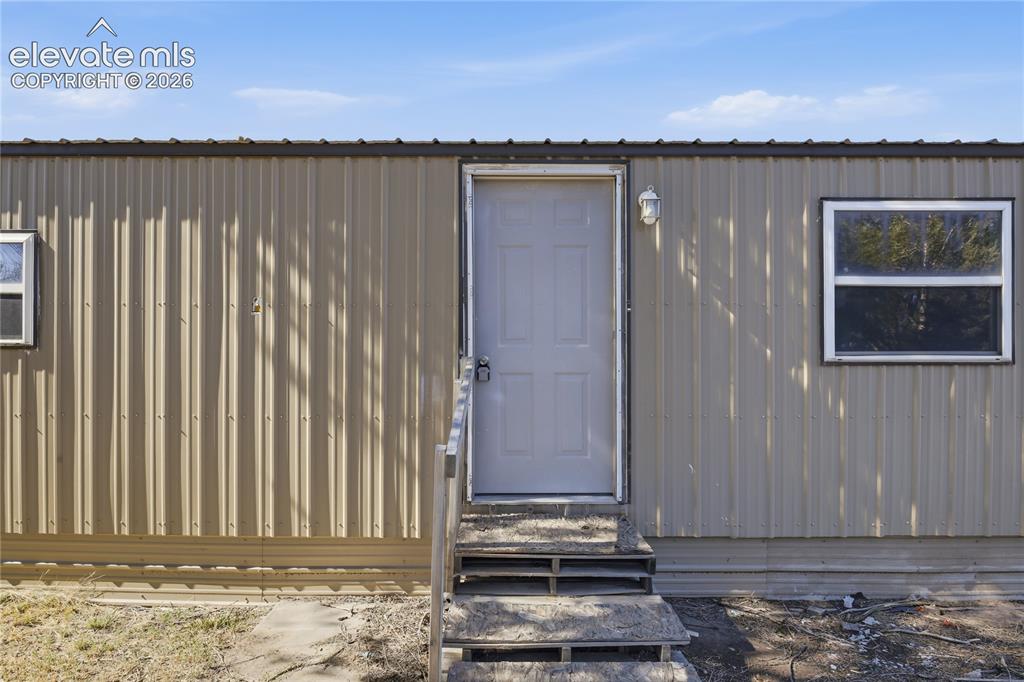 Image 4 of 21: Entry
