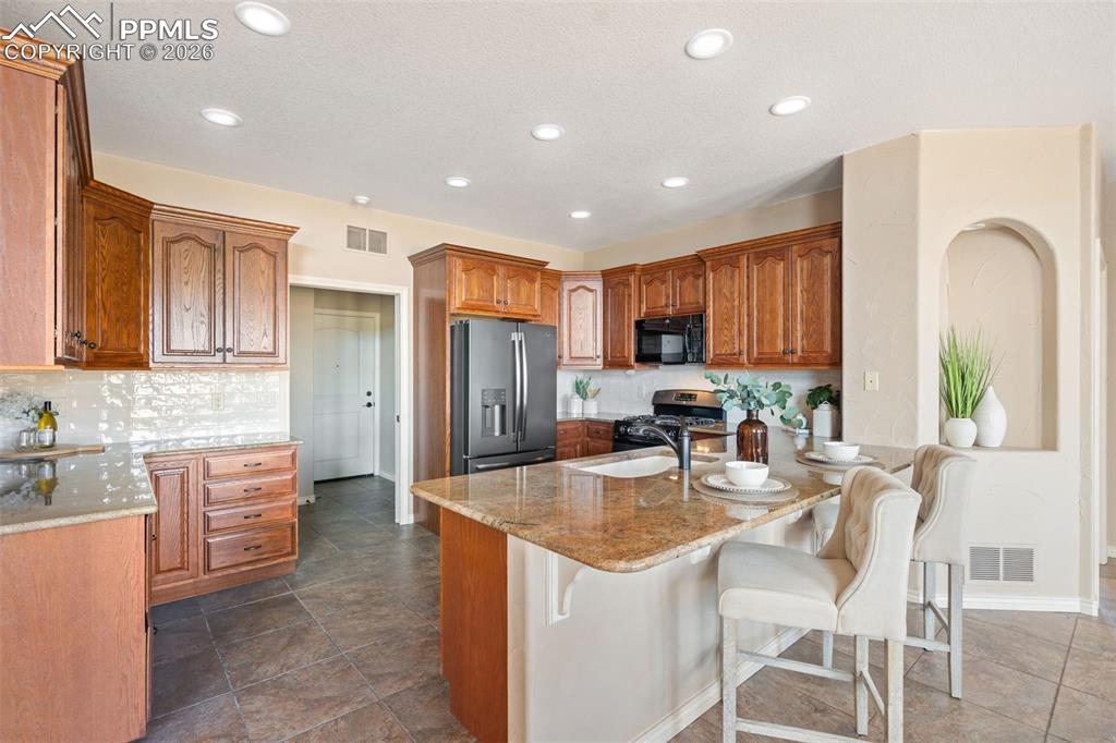 Image 13 of 50: Living Room