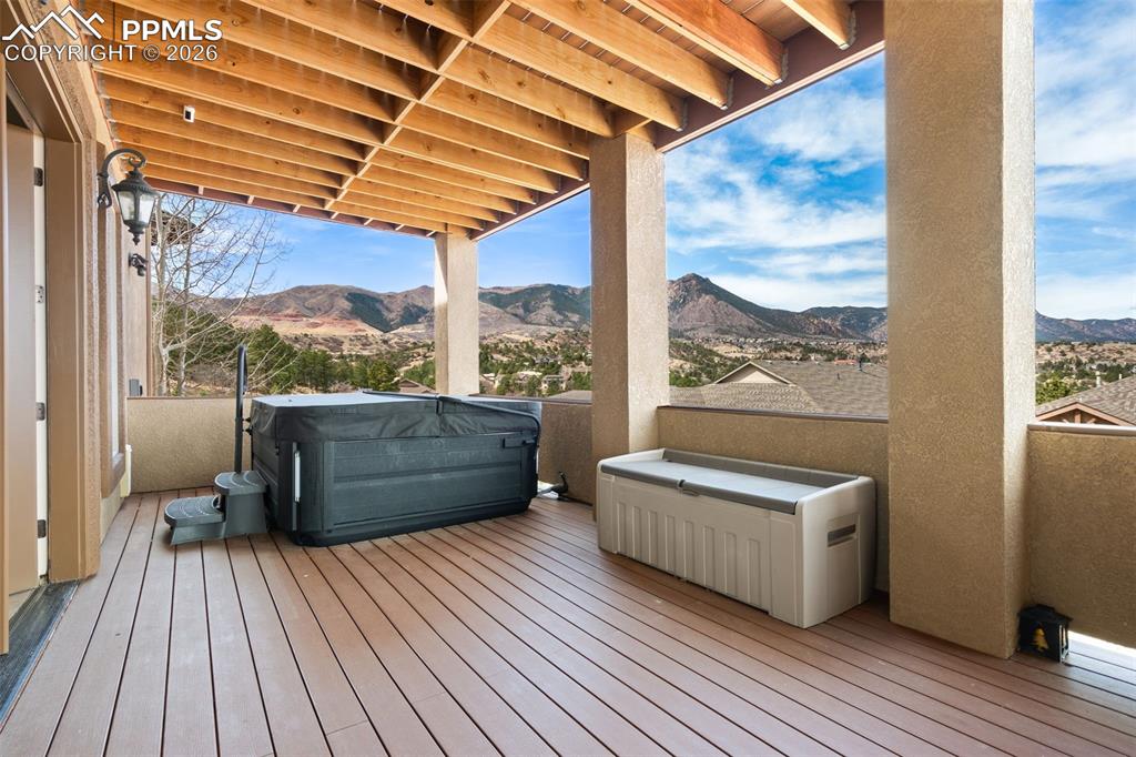 Image 39 of 50: Family Room