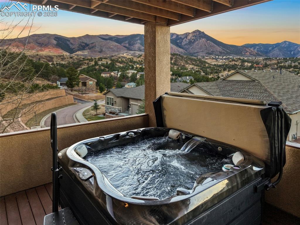 Image 40 of 50: Lower Level Deck 