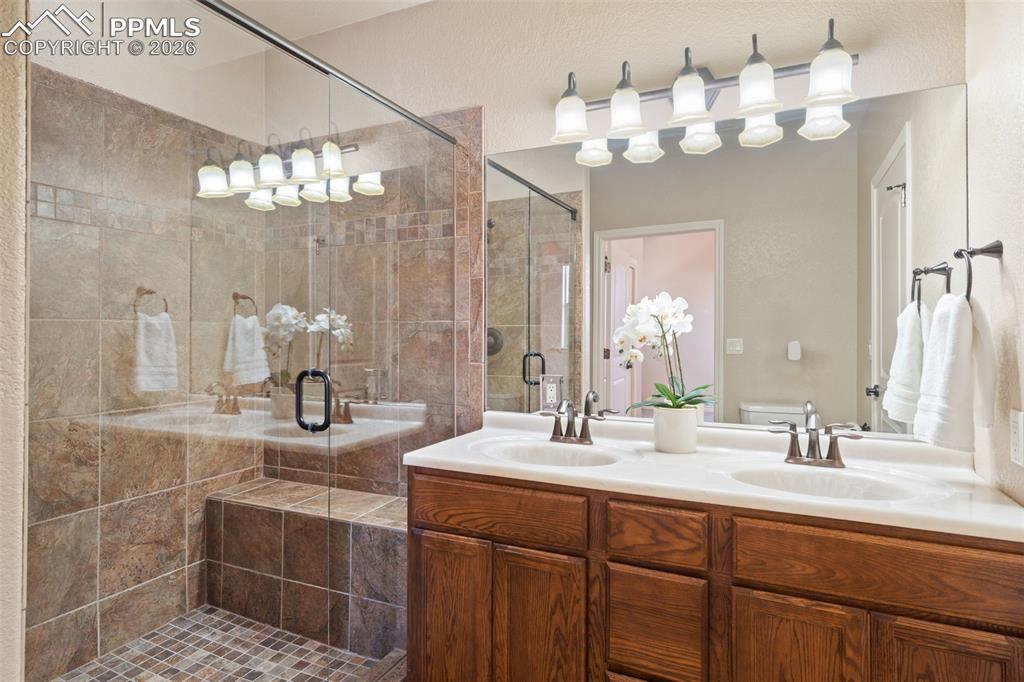 Image 45 of 50: Bedroom