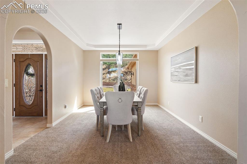 Image 6 of 50: Dining Area