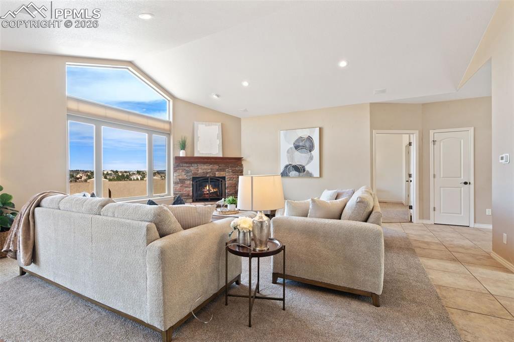 Image 7 of 50: Dining Area