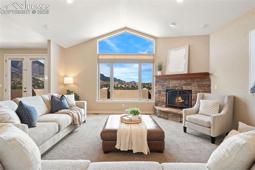 Image 8 of 50: Living Room