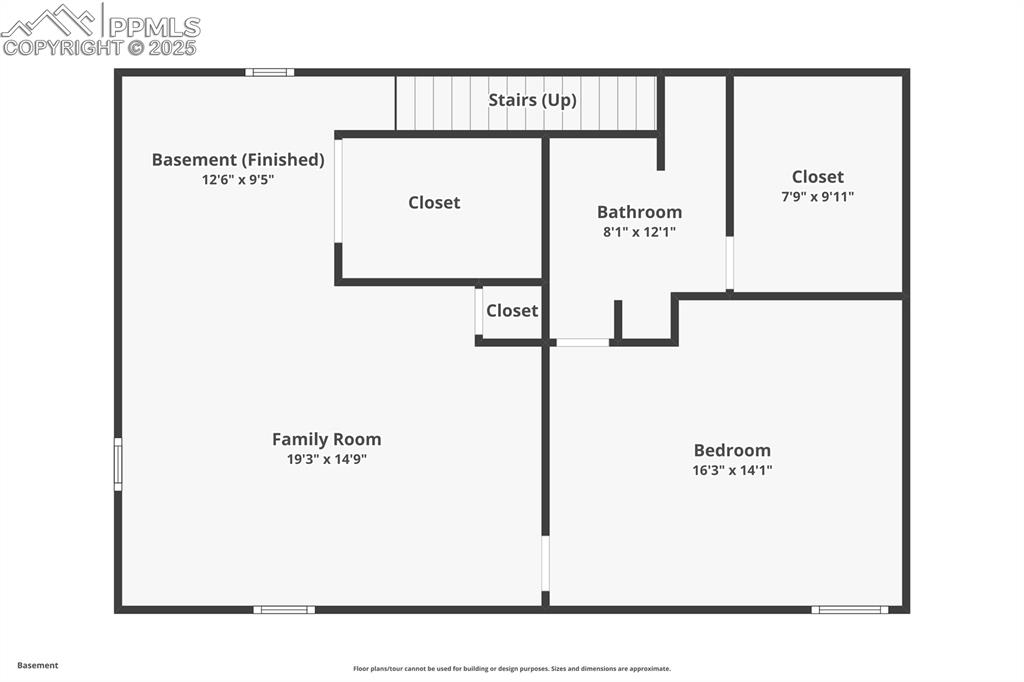 Image 36 of 36: View of room layout