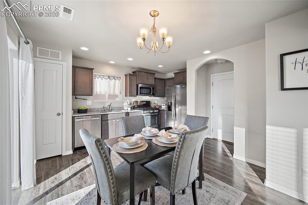 Image 11 of 44: Dining Area