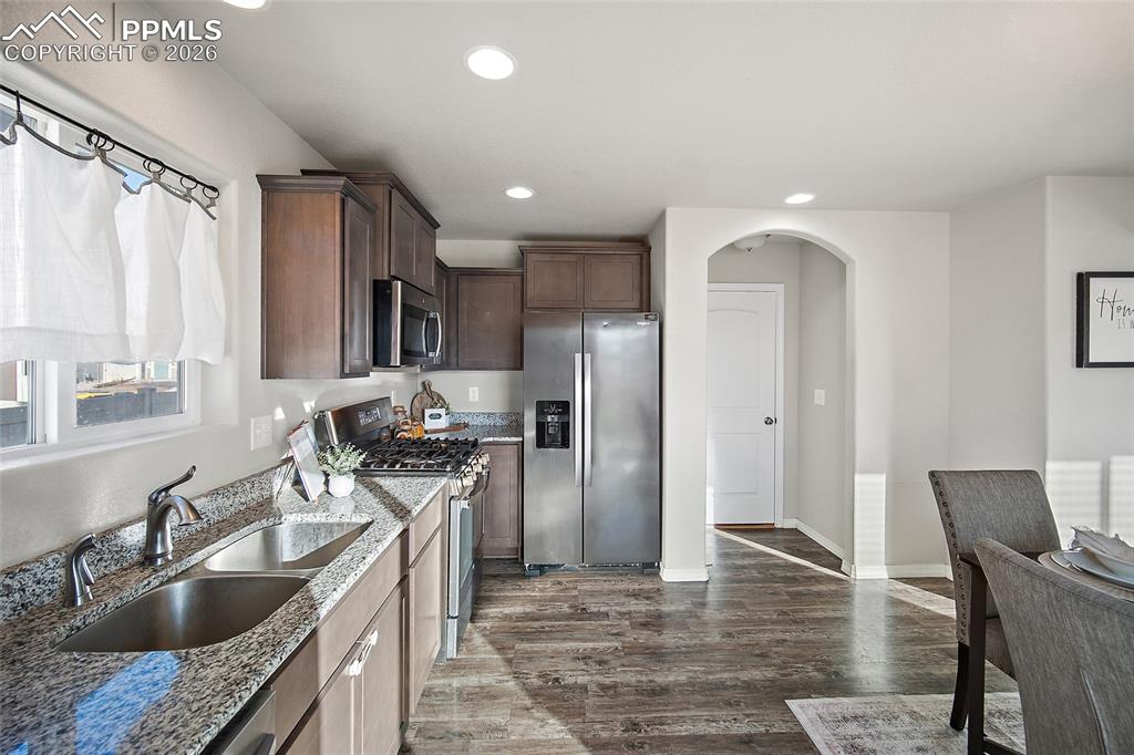 Image 13 of 44: Kitchen