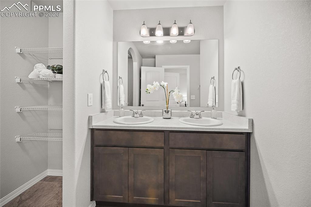 Image 26 of 44: Bathroom