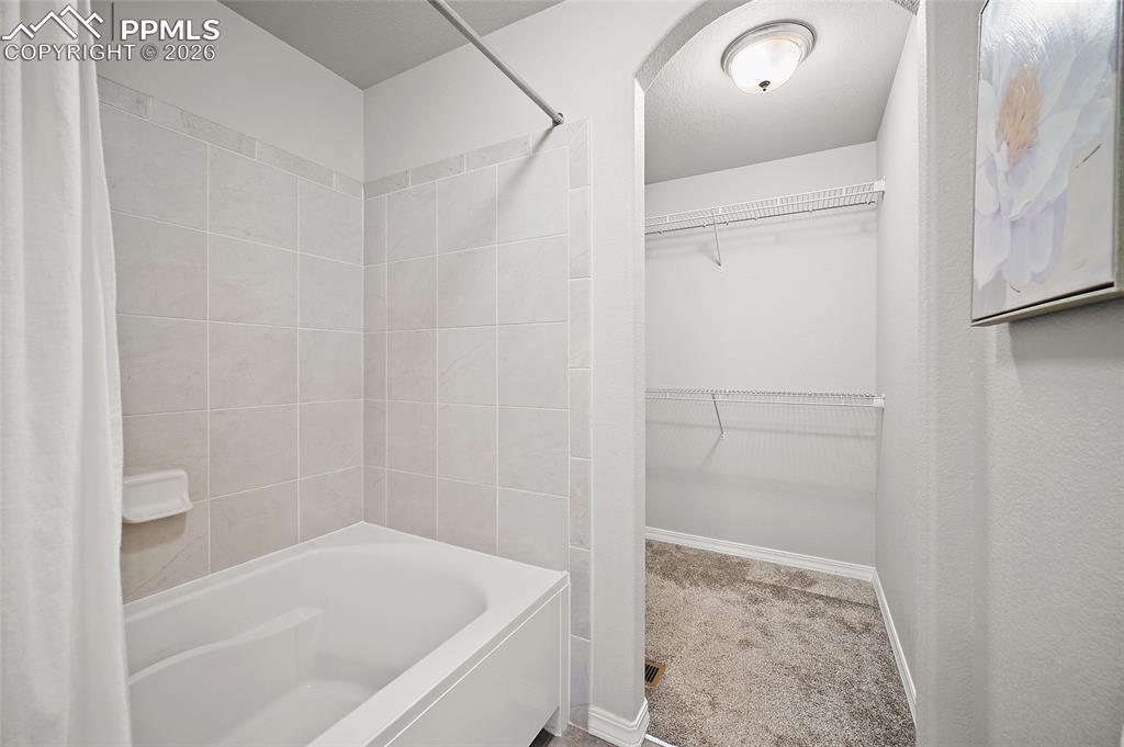 Image 27 of 44: Bathroom