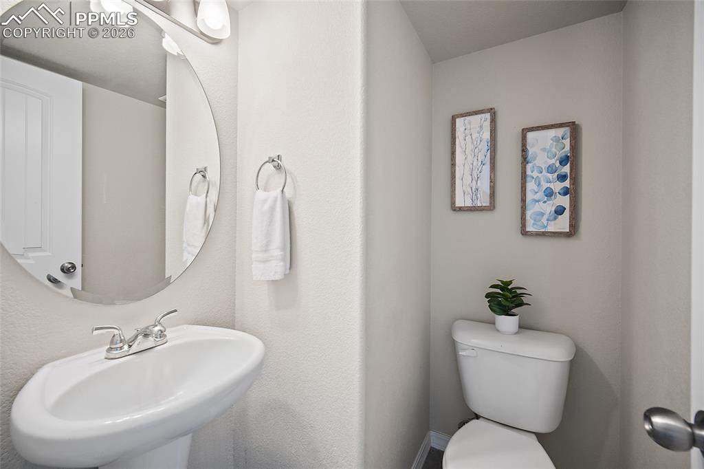 Image 31 of 44: Bathroom