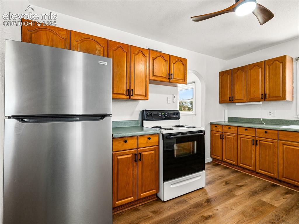 Image 11 of 37: Kitchen