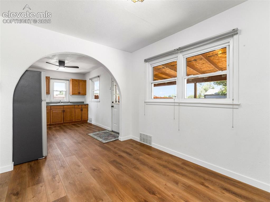 Image 12 of 37: Dining Room