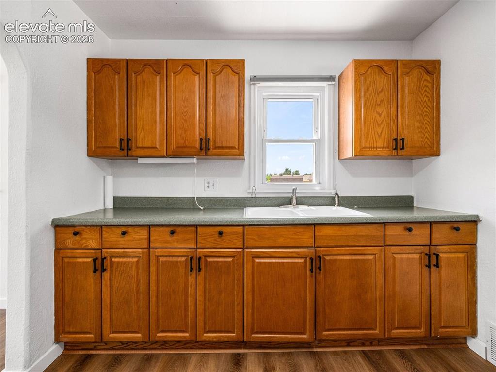 Image 14 of 37: Kitchen