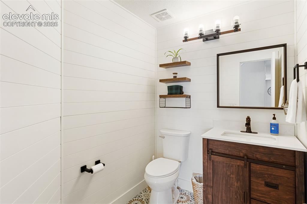 Image 12 of 29: Bathroom