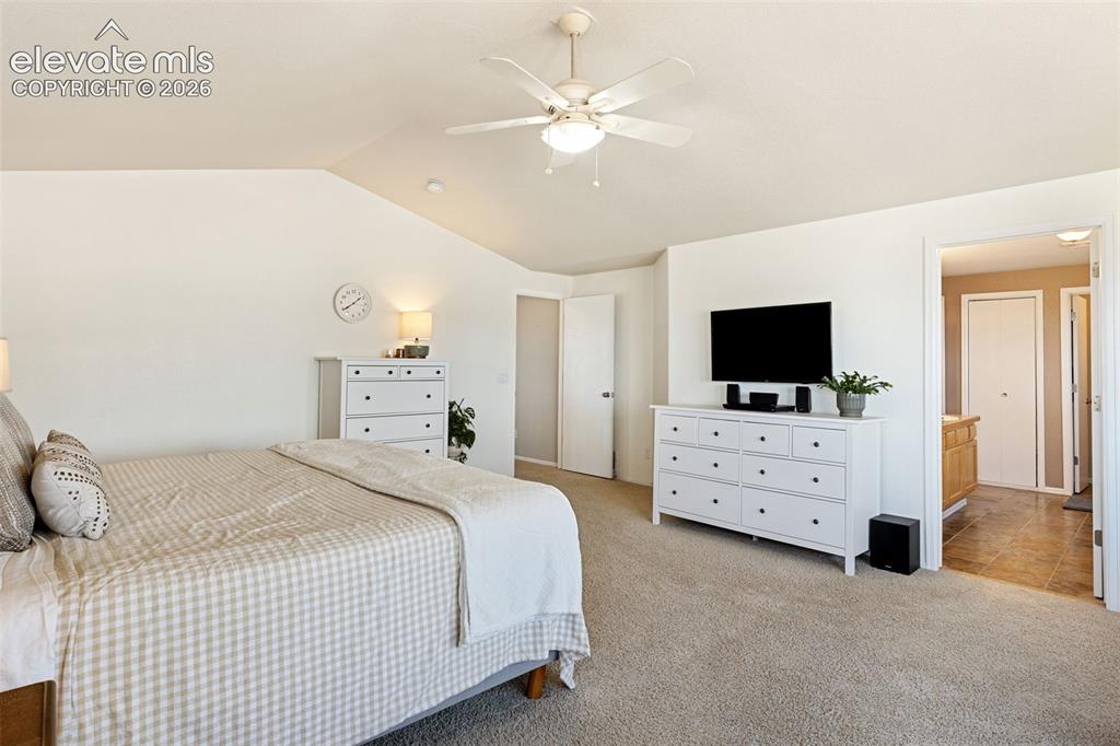 Image 16 of 29: Bedroom