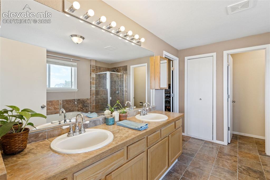 Image 17 of 29: Bathroom