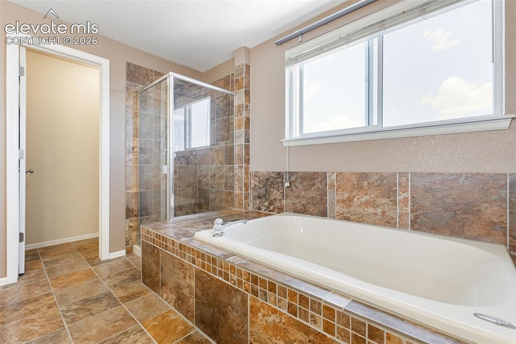Image 18 of 29: Bathroom