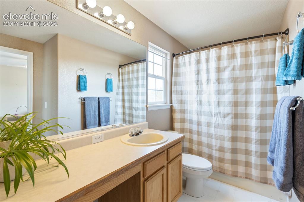 Image 20 of 29: Bathroom