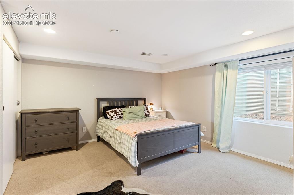 Image 22 of 29: Bedroom