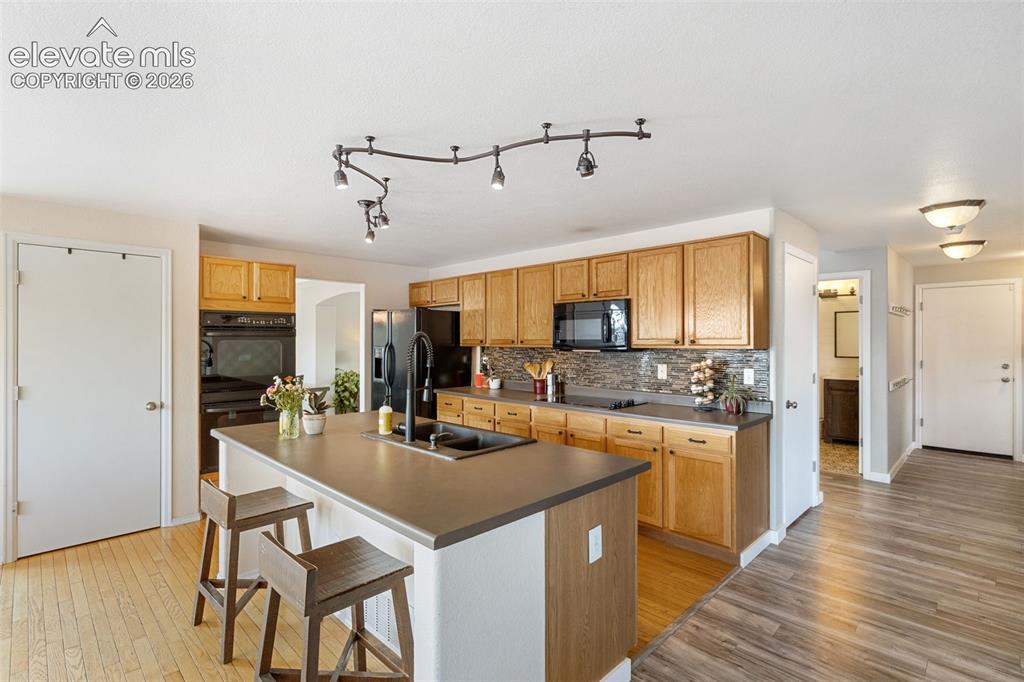 Image 7 of 29: Kitchen