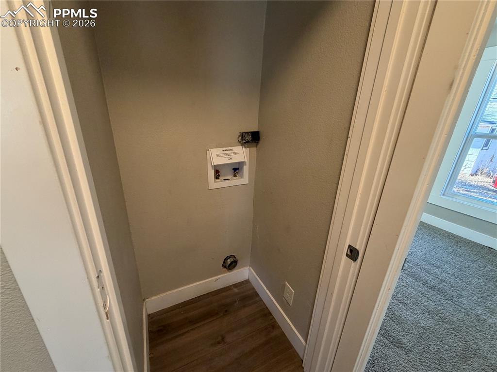 Image 11 of 14: Kitchen