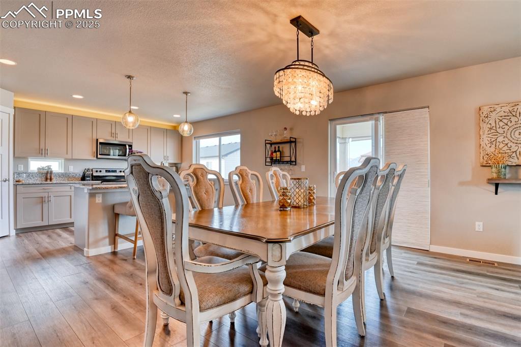 Image 12 of 50: Dining Area