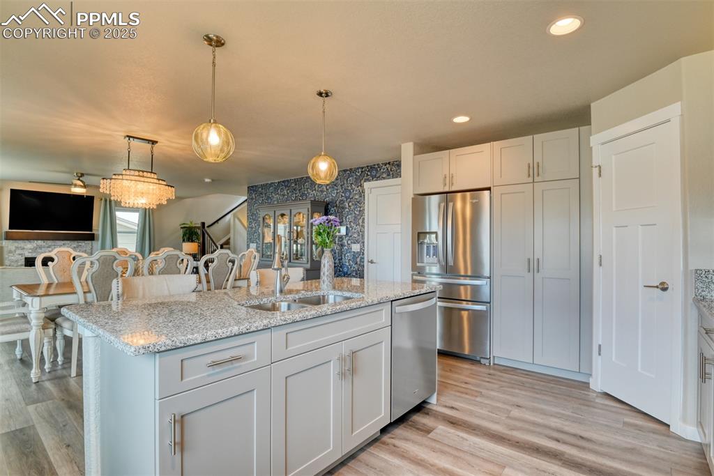 Image 16 of 50: Kitchen