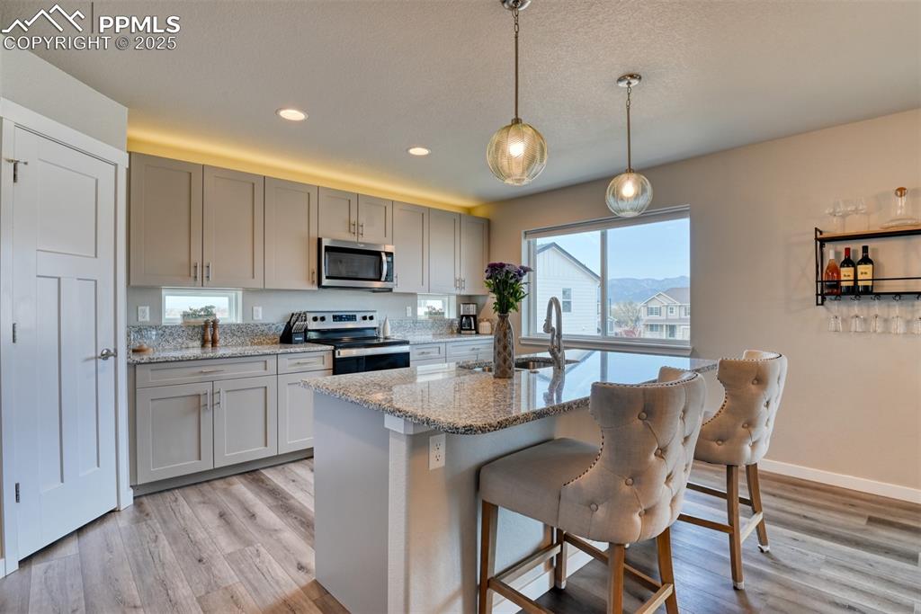Image 19 of 50: Kitchen