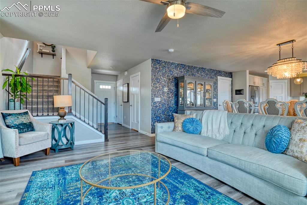 Image 9 of 50: Living Room