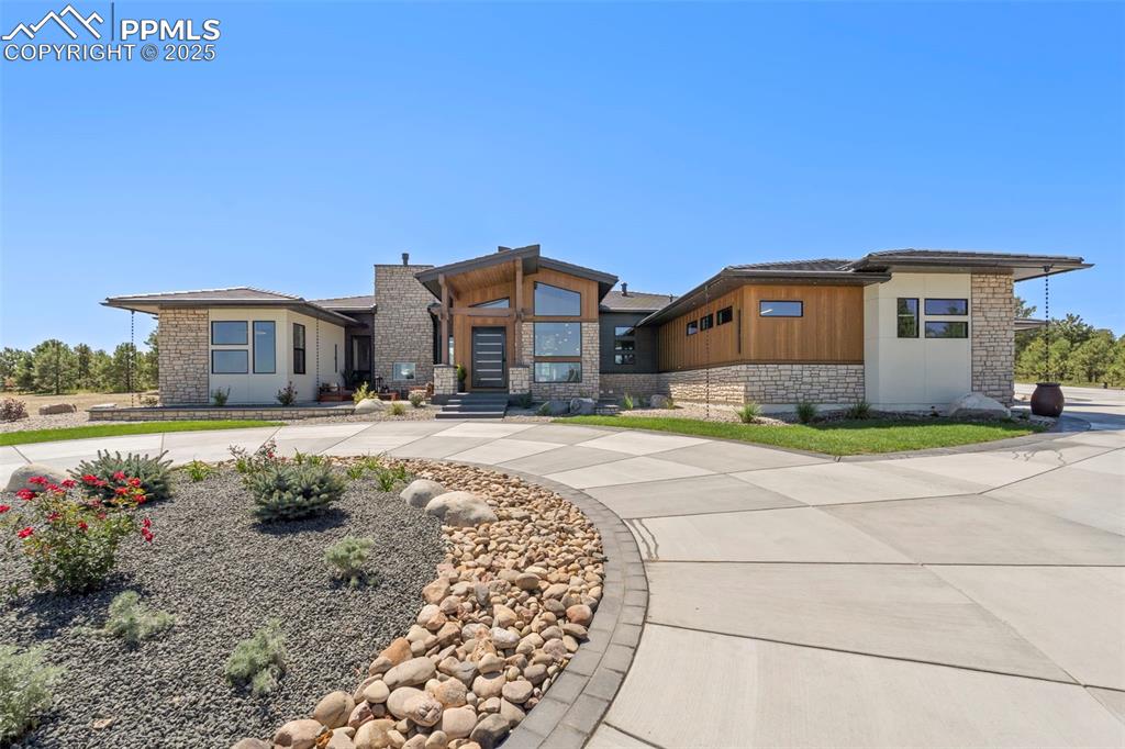 Image 3 of 50: Front of Structure