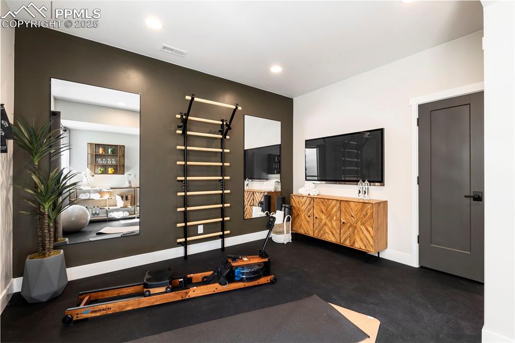 Image 31 of 50: Exercise Room