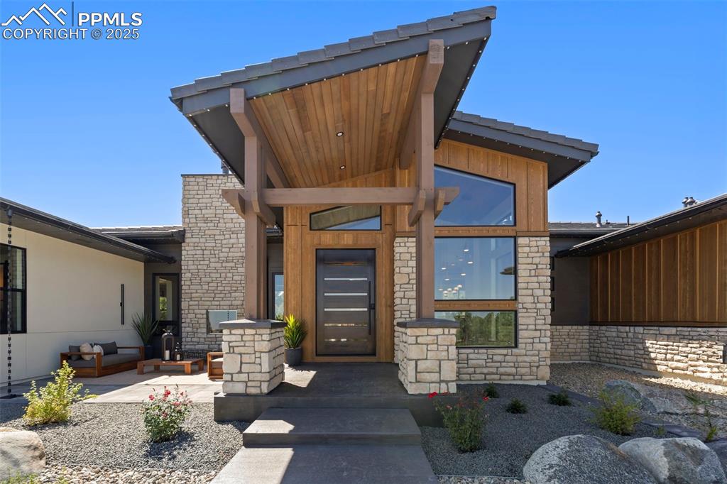 Image 4 of 50: Entry