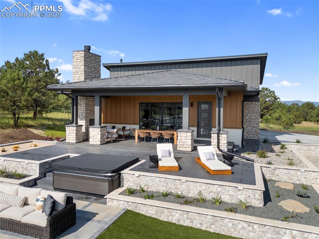 Image 40 of 50: Casita provides guest lodging and additional garage parking.  