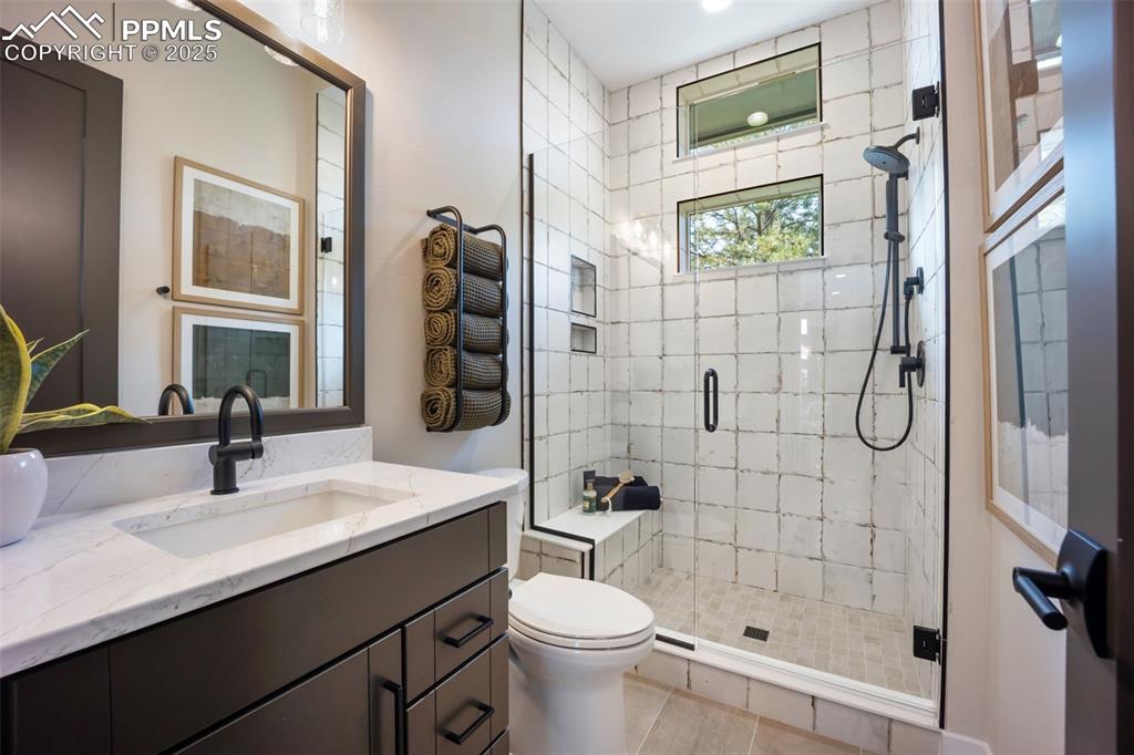 Image 45 of 50: Casita bathroom