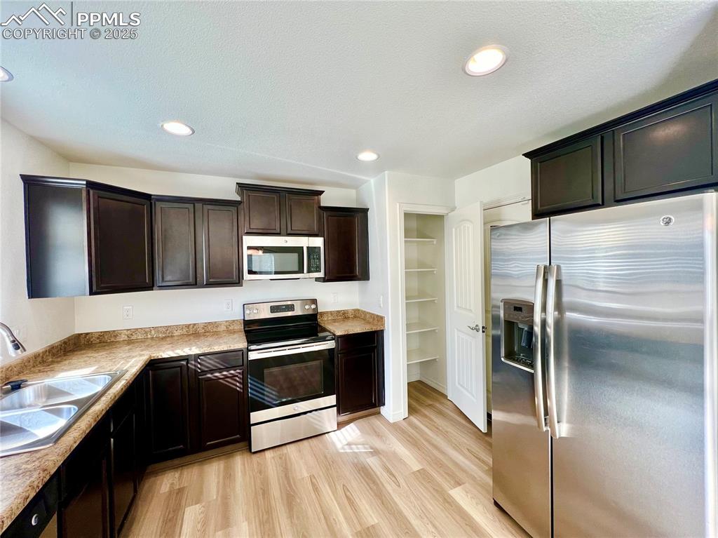 Image 11 of 45: Kitchen