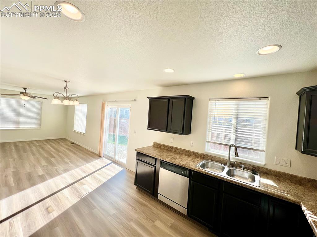 Image 12 of 45: Kitchen