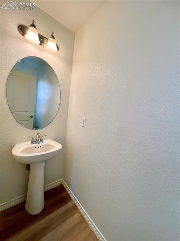 Image 13 of 45: Powder Room