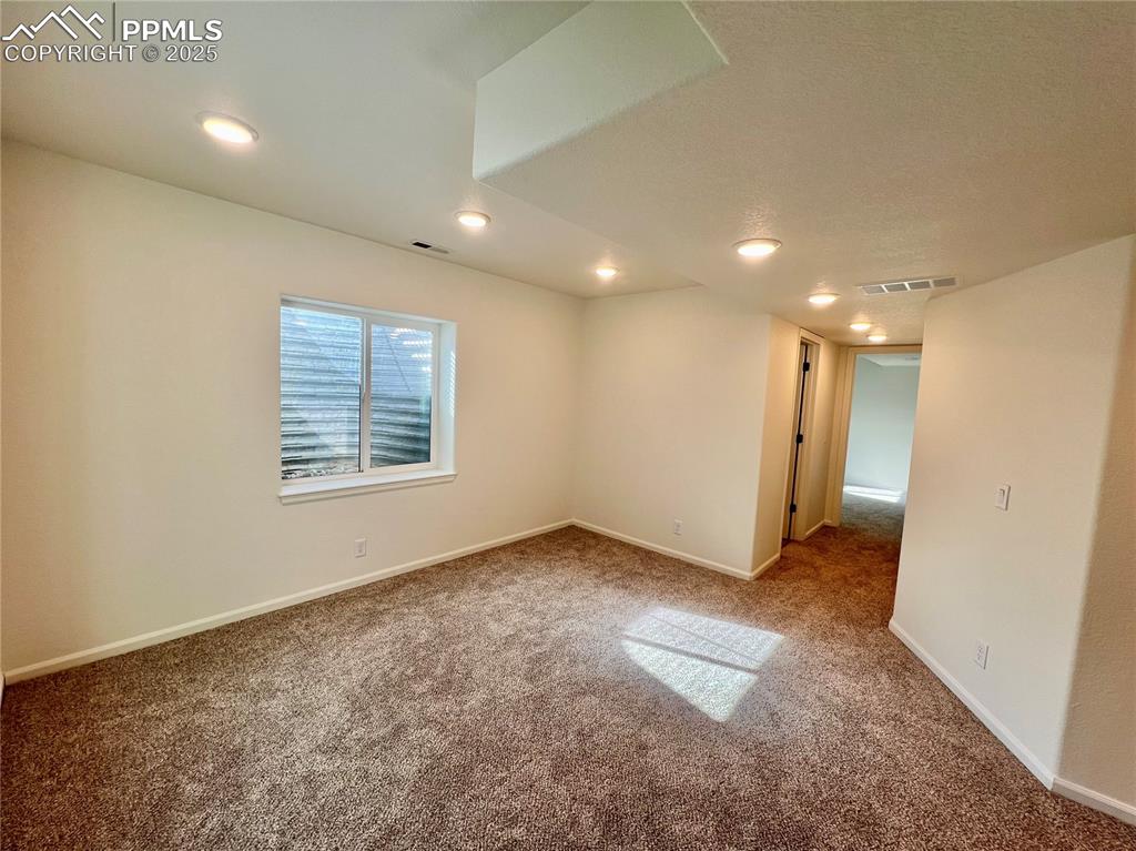 Image 32 of 45: Family Room