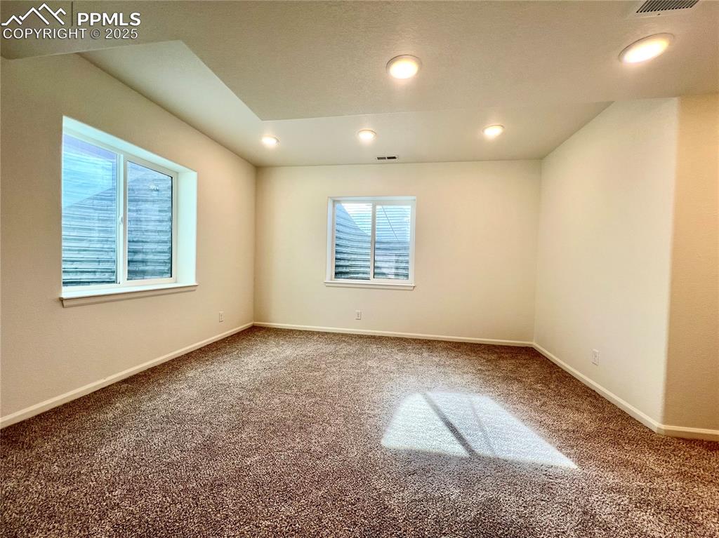 Image 34 of 45: Family Room