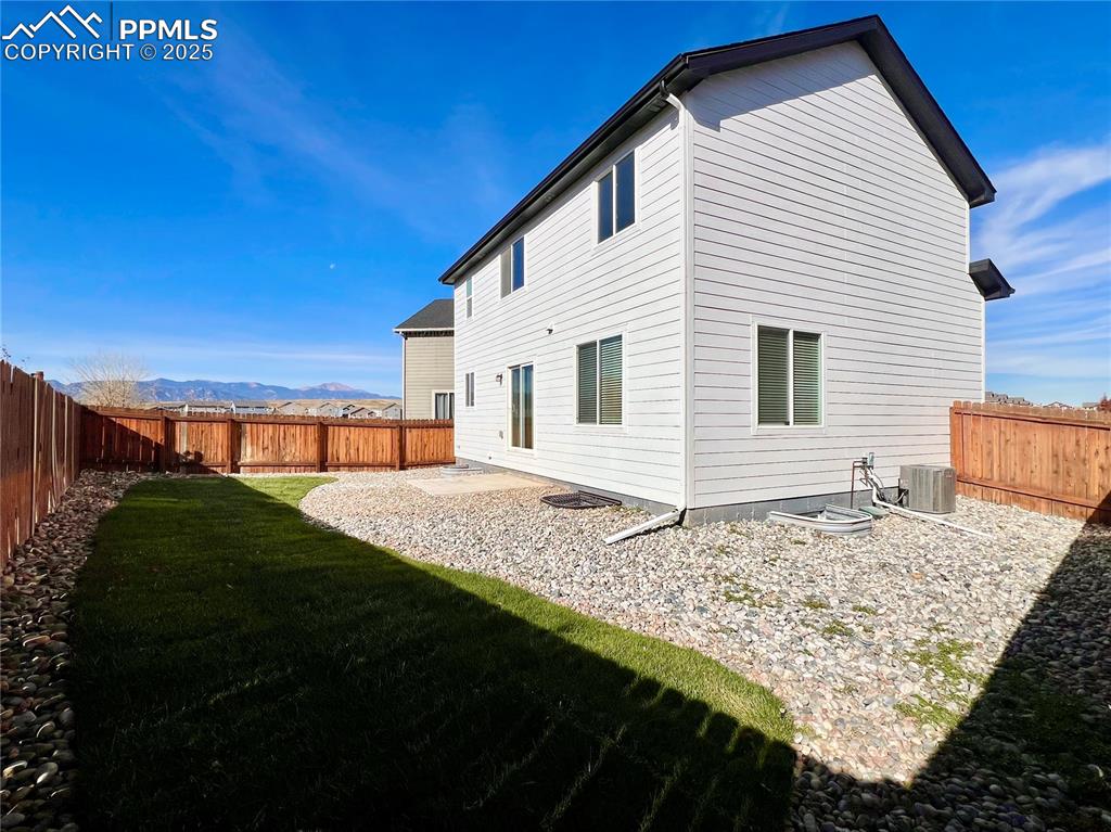 Image 43 of 45: Back of Structure