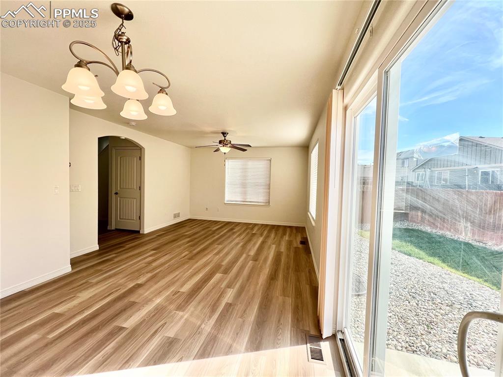 Image 9 of 45: Dining Area