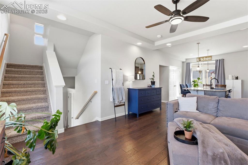 Image 10 of 50: Living Room