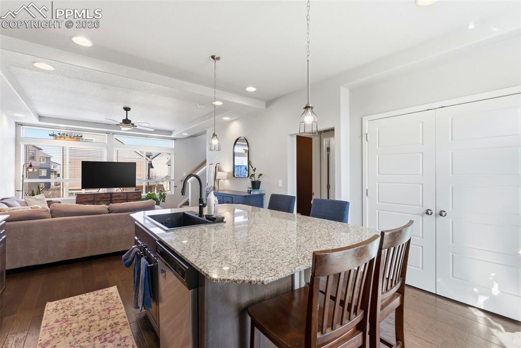 Image 16 of 50: Kitchen