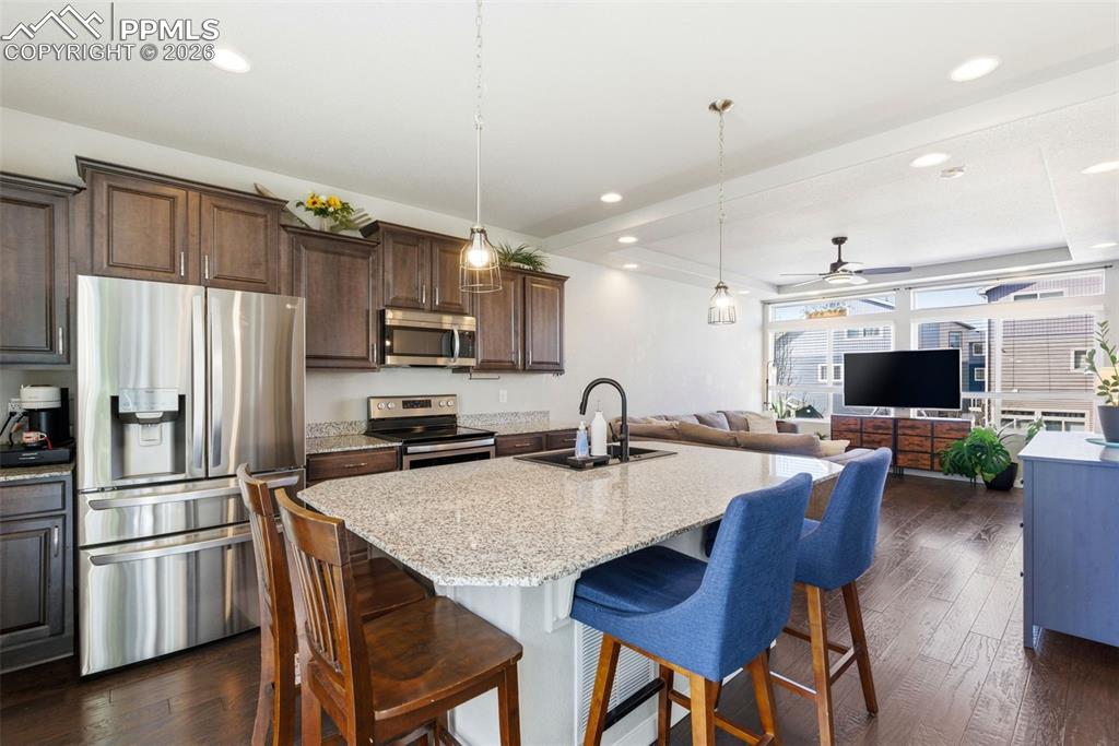 Image 17 of 50: Kitchen