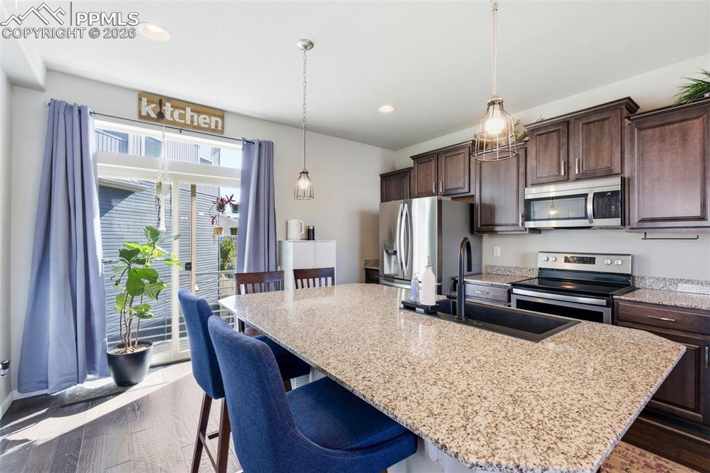 Image 18 of 50: Kitchen