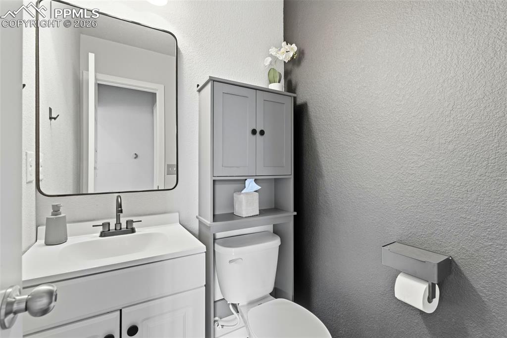 Image 19 of 50: Bathroom