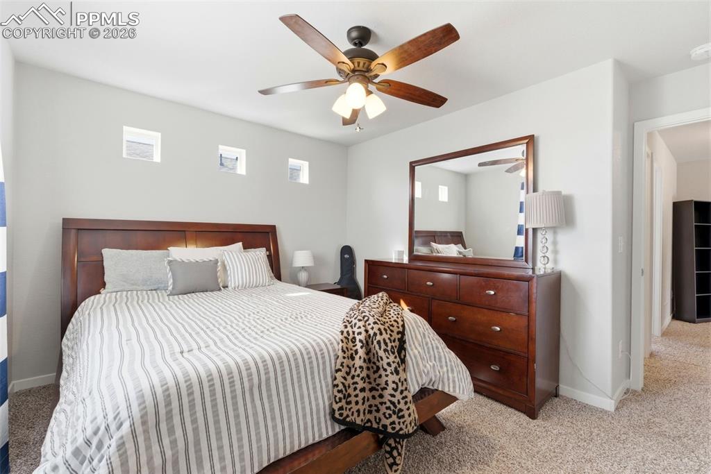 Image 31 of 50: Bedroom