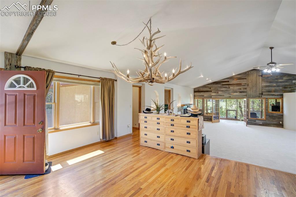 Image 12 of 49: Dining Area