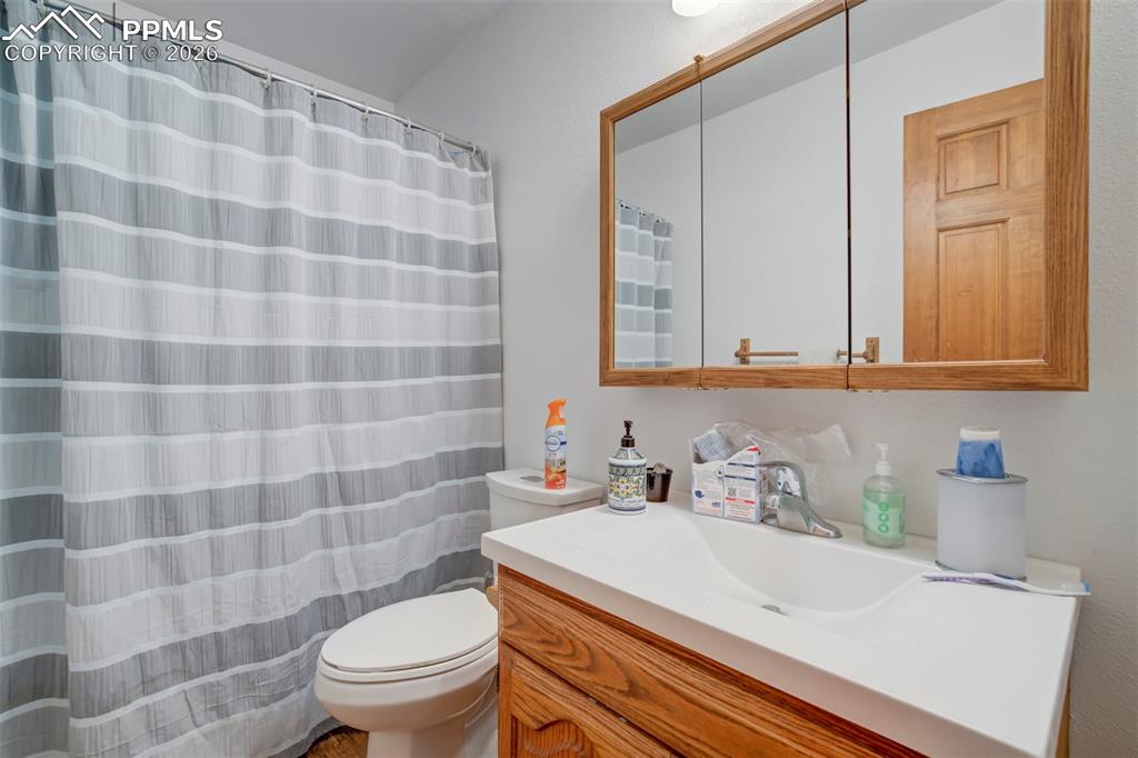 Image 30 of 49: Bathroom